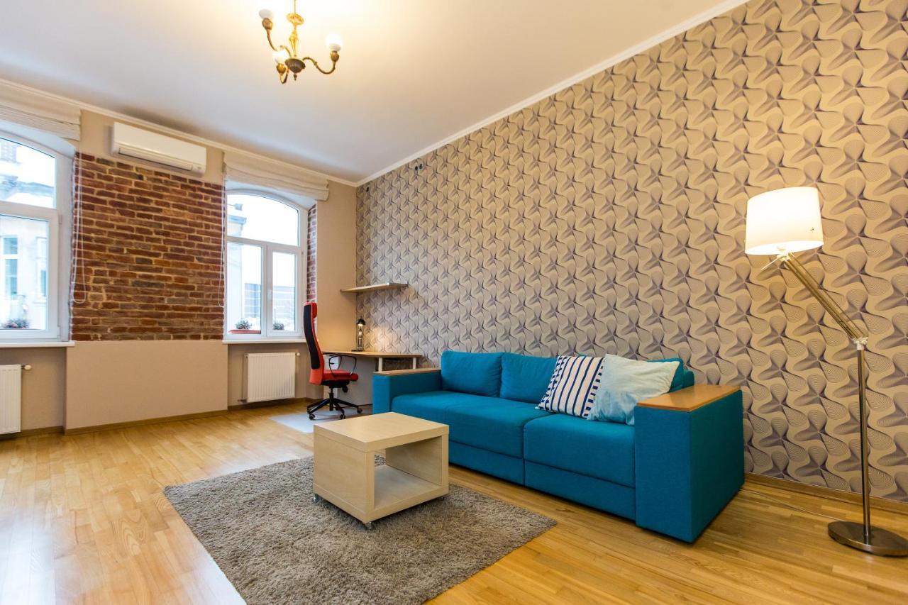 Light And Spacious Apartment On Gazova Str 리비프 외부 사진