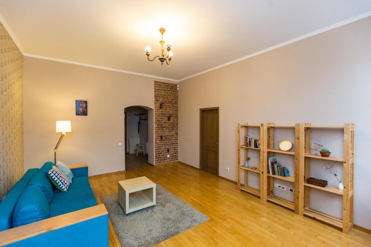 Light And Spacious Apartment On Gazova Str 리비프 외부 사진