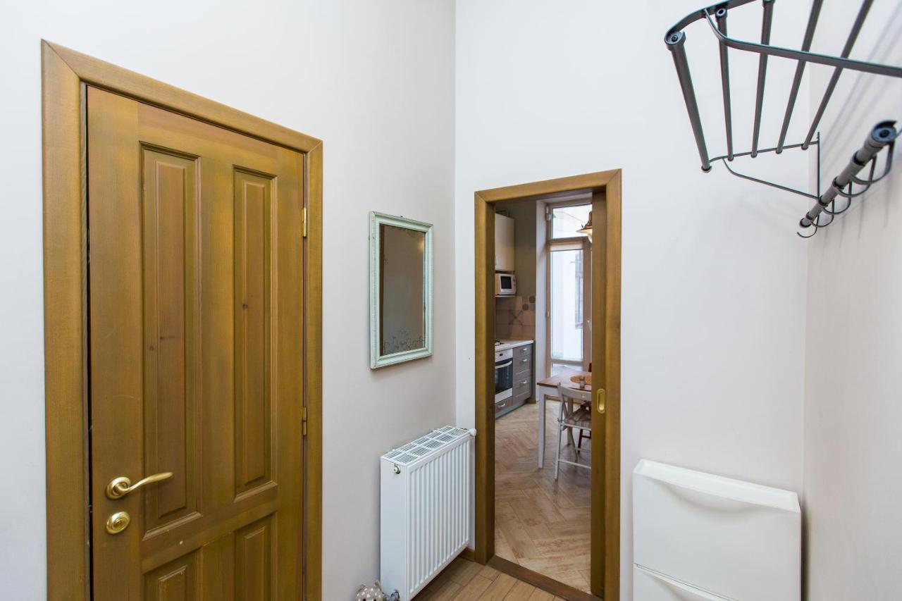 Light And Spacious Apartment On Gazova Str 리비프 외부 사진
