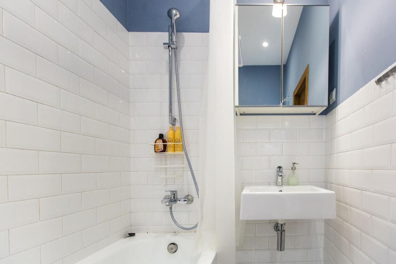 Light And Spacious Apartment On Gazova Str 리비프 외부 사진