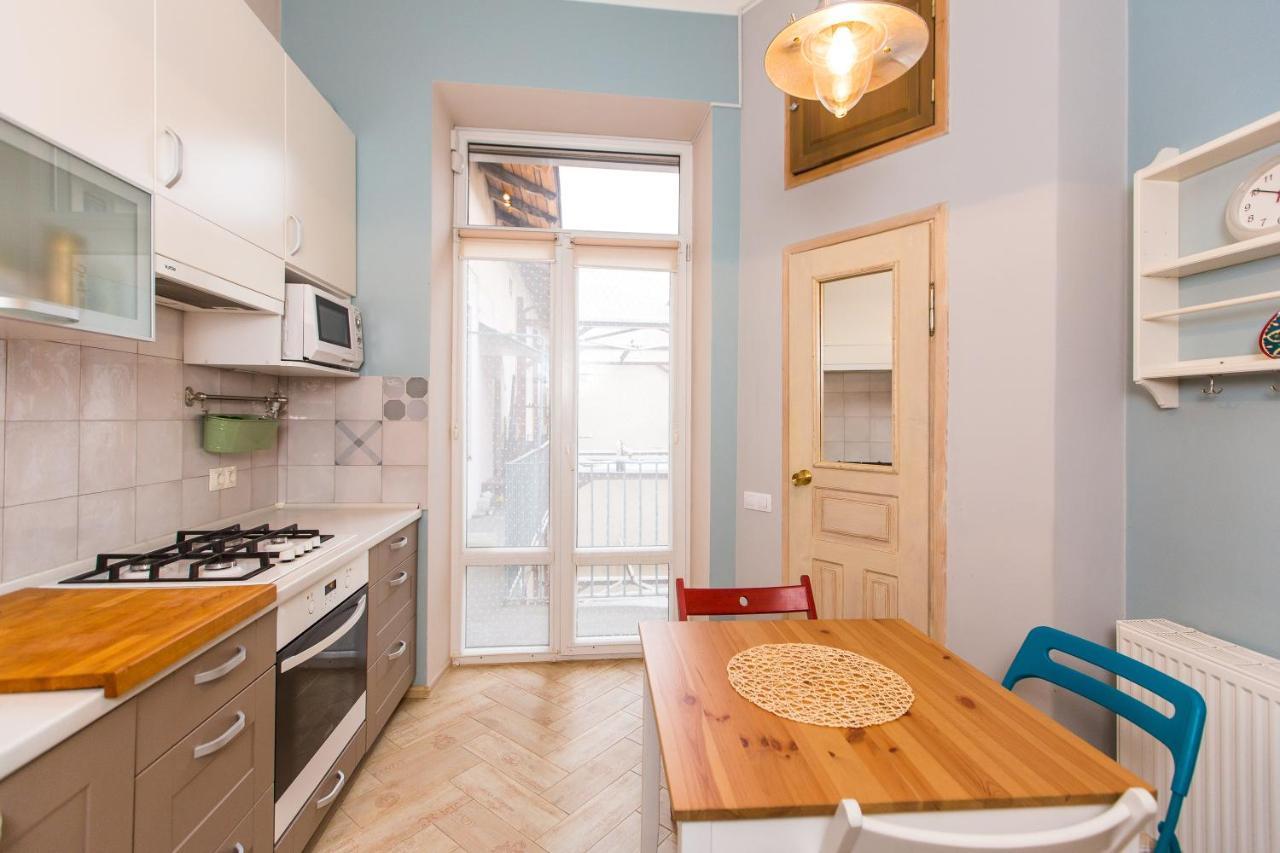 Light And Spacious Apartment On Gazova Str 리비프 외부 사진